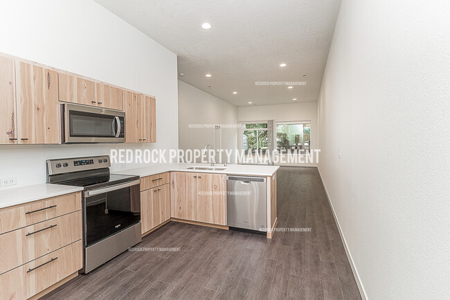 Building Photo - 712 S Crescent Ln