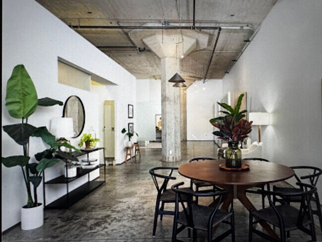 Building Photo - Executive Loft Available in Long Beach!