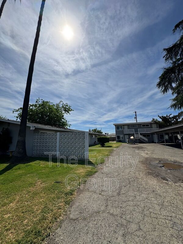 Building Photo - 331 E Elm St