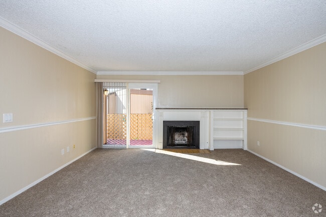 2BR, 2BA - 1,035SF - Living Room - La Casa Novato