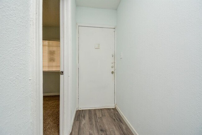 Building Photo - 917 Defender St