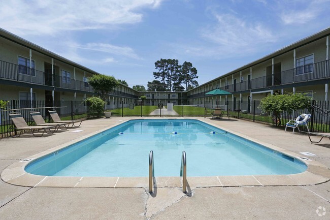 PISCINA - Cordova Court Apartments