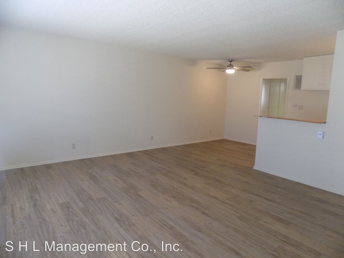 Foto principal - 9819 Regent St