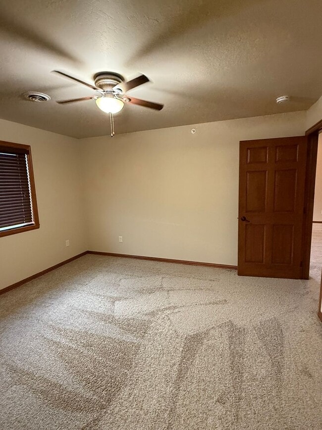 Foto del edificio - Beautiful 2 Bedroom/2 Bathroom Apartment