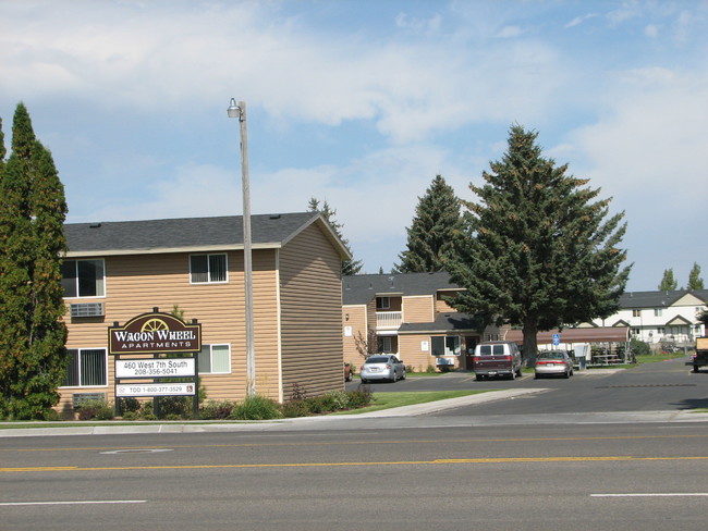 Building Photo - Wagon Wheel Apartments