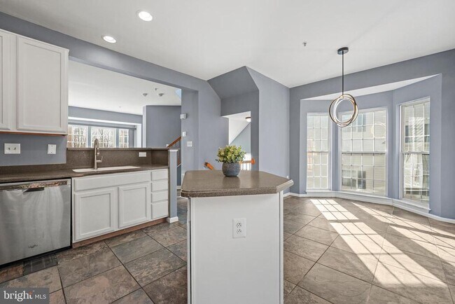 Foto del edificio - 4012 Meadow Trail Ln