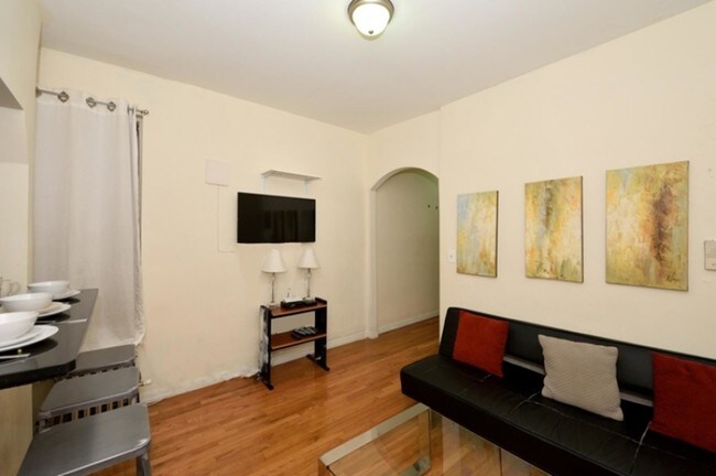 Building Photo - 807 Ninth Avenue