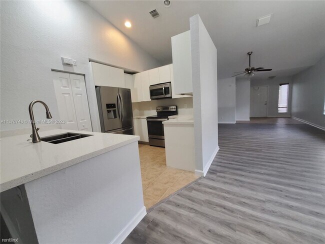Foto del edificio - 3 br, 2 bath House - 1070 Golden Cane Dr