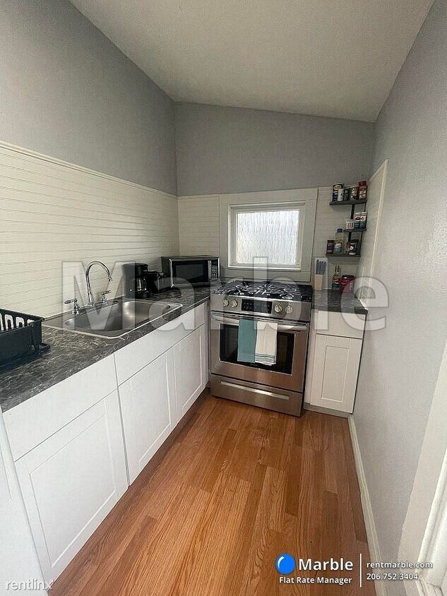 Primary Photo - 2 br, 1 bath Townhome - 2109 Iowa St B
