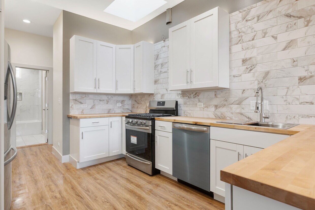 6 W Burlington Ave Unit 2, La Grange, IL 60525 Condo for Rent in La