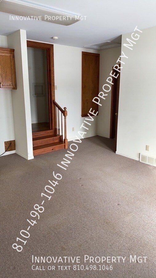 Foto del edificio - Flushing Ranch home with office space.