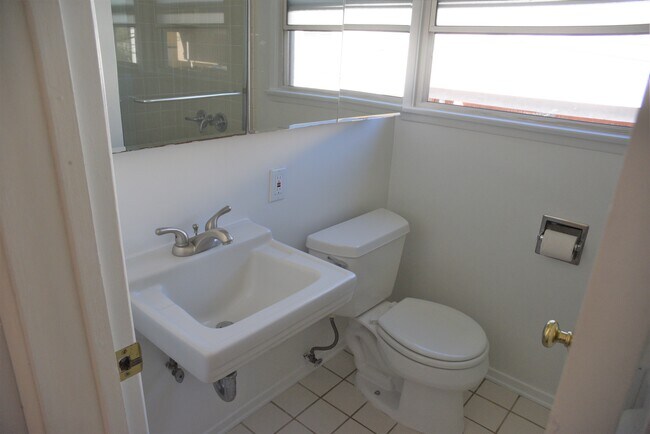 Bathroom - 3450 Vinton Ave