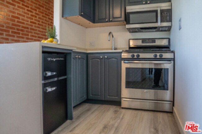 Foto del edificio - 914 N Fairfax Ave