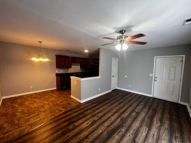 Foto del edificio - 3600 Hillcross Dr