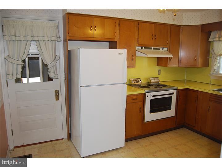 Primary Photo - 1744 Farmington Ave