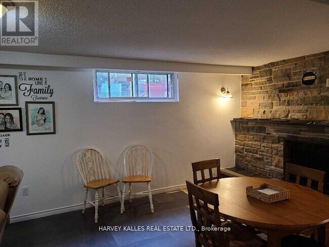 Building Photo - 2379 Hensall St