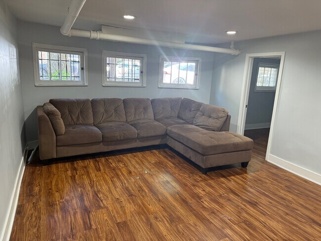 Foto del edificio - 6128 N Hamilton Ave
