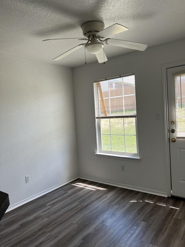 Foto del edificio - 3402 Zephyr Rd