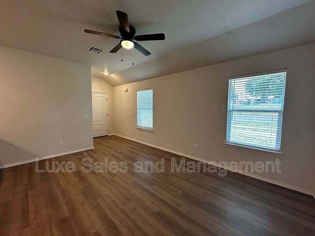 Foto del edificio - 3701 Franks Way