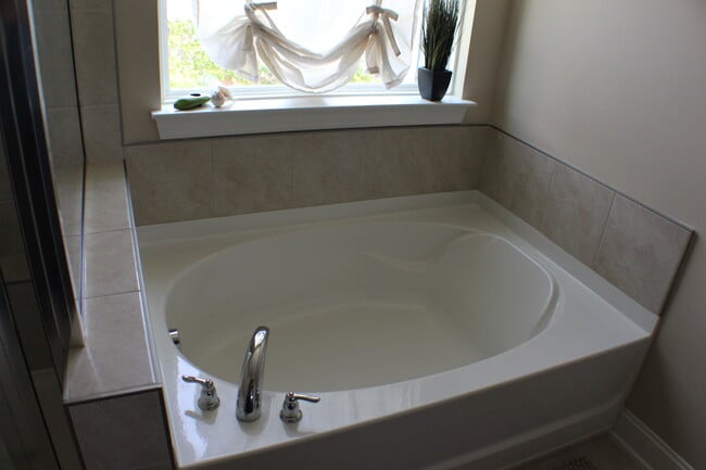 Master bath - 4222 Fayetteville Rd