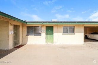 Building Photo - 826 E 4th Pl