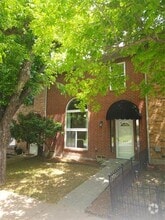 Building Photo - 426 W Oak St