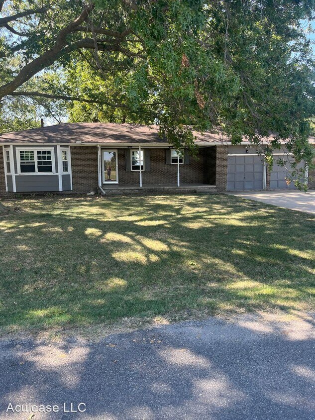4 br, 2.5 bath House 403 N Harrison House Rental in Sedgwick, KS