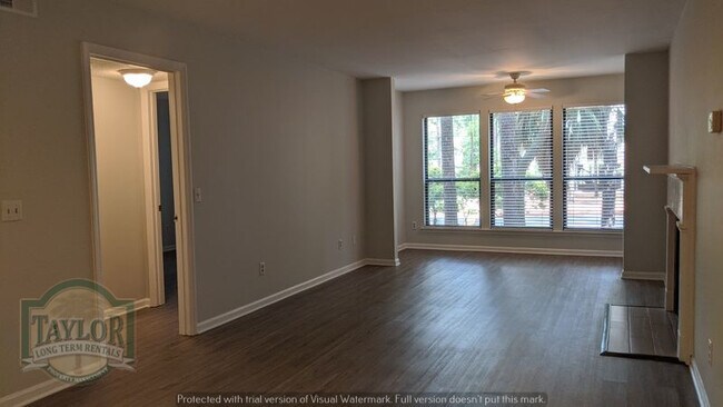 Foto del edificio - 111 Forest Cove Rd