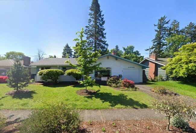 Building Photo - Cozy-Chic in Parkrose ~ Large Fenced Yard with Attached Garage & A/C~ Pets Welcome