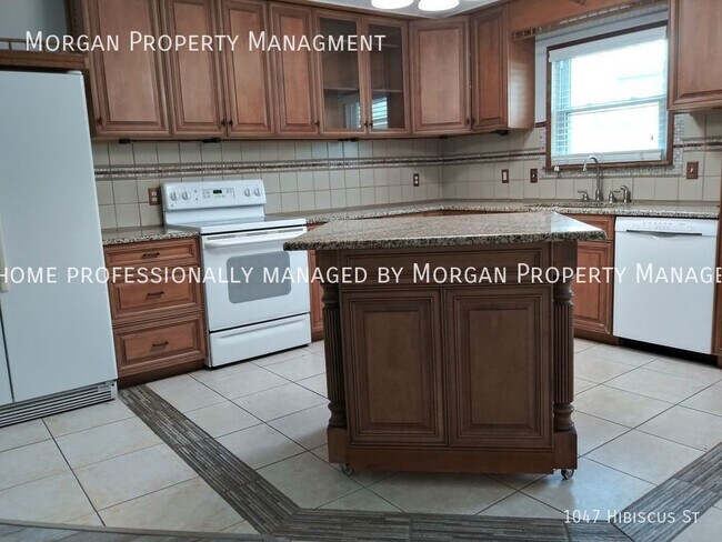 Building Photo - Atlantic Beach Beautifully Updated 3/2 Hom...