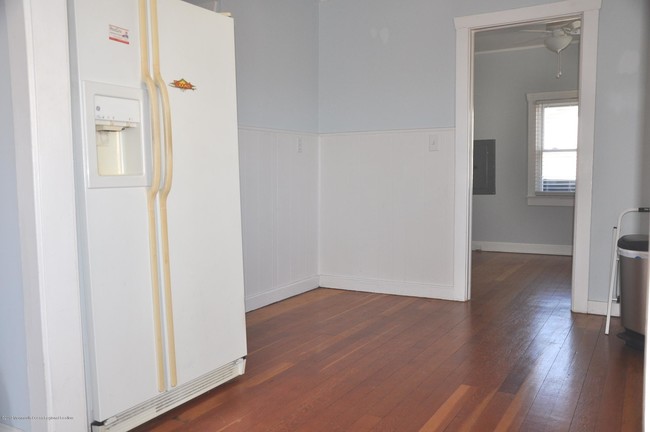 Building Photo - 61 Linden Ave