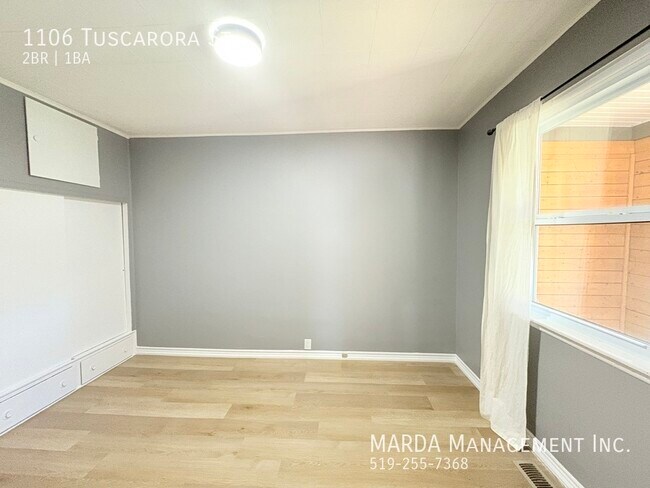 Photo du bâtiment - CHARMING 2 BED/1 BATH BUNGALOW + UTILITIES! 1 MONTH FREE RENT!!