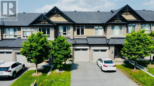 Photo du bâtiment - 875 Fletcher Cir