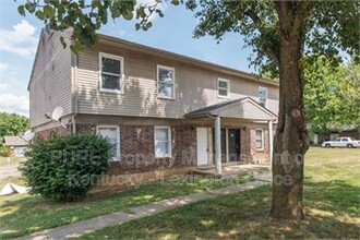 Building Photo - 245 Landings Dr