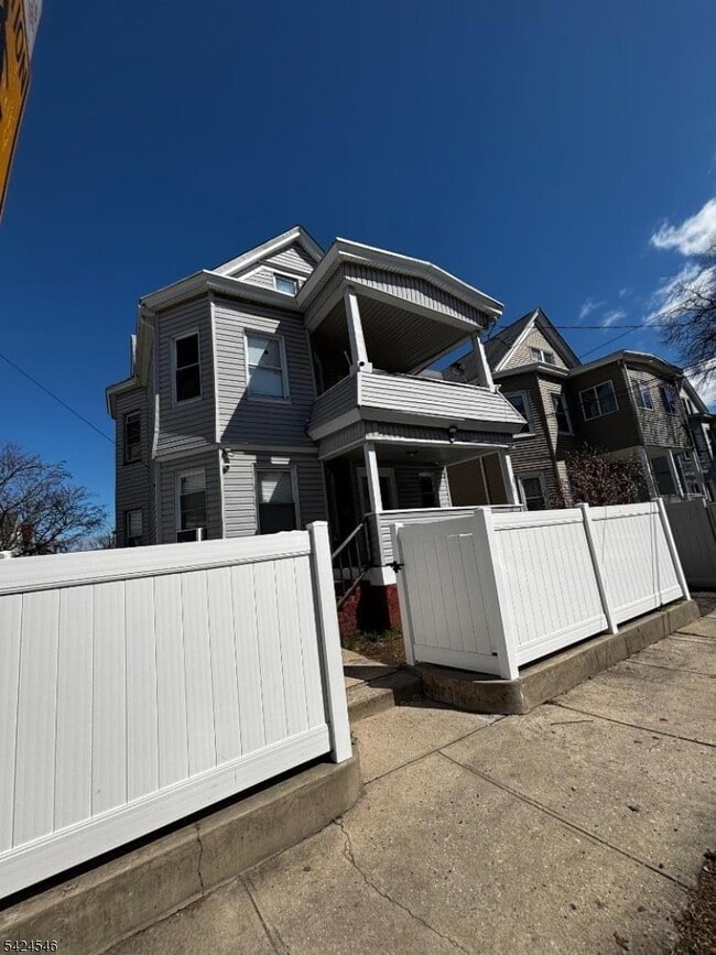 Building Photo - 203 Lawrence St