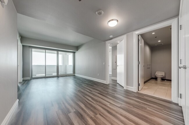 Building Photo - Sky Las Vegas 3706- Strip/City Views from this Stunning 2Bd/ 2Ba Residence