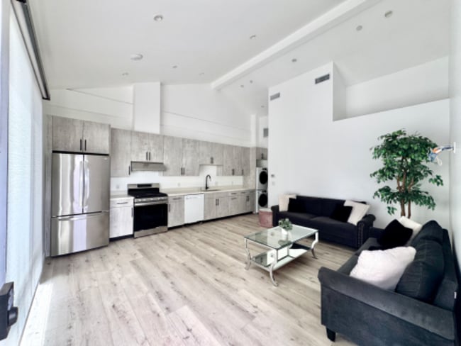 Building Photo - 7822 Shadyspring Dr