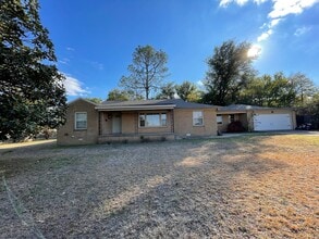 Building Photo - 1004 Cottonwood St