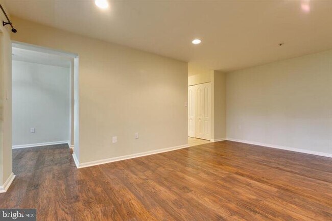 Foto del edificio - 8393 Montgomery Run Rd