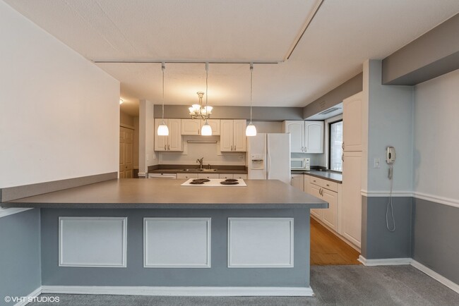 Building Photo - 111 S Baybrook Dr