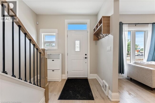 Building Photo - 91 Dundurn St S