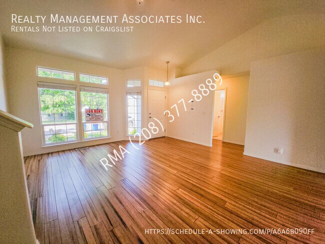 Building Photo - Desirable Home in SE Boise