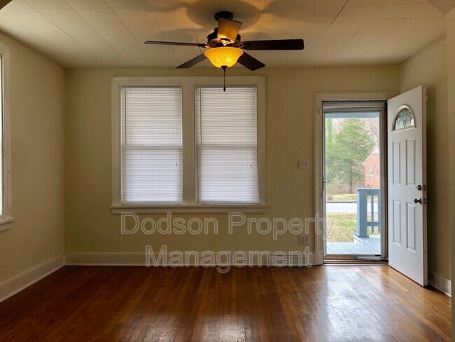 Foto del edificio - 504 Lakeside Blvd