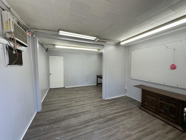 Building Photo - 210 Olive St