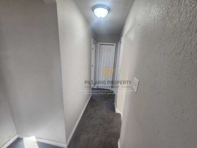 Foto del edificio - Woodruff Place 4 Bedroom / 1.5 Bath Home!