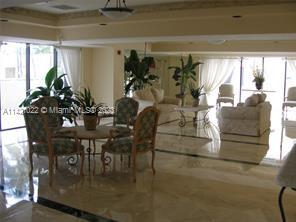 Building Photo - 2625 Collins Ave