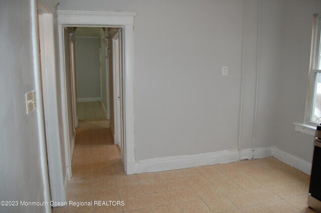 Building Photo - 345 Elm St