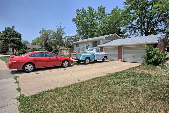 Building Photo - 2110 Applewood Rd