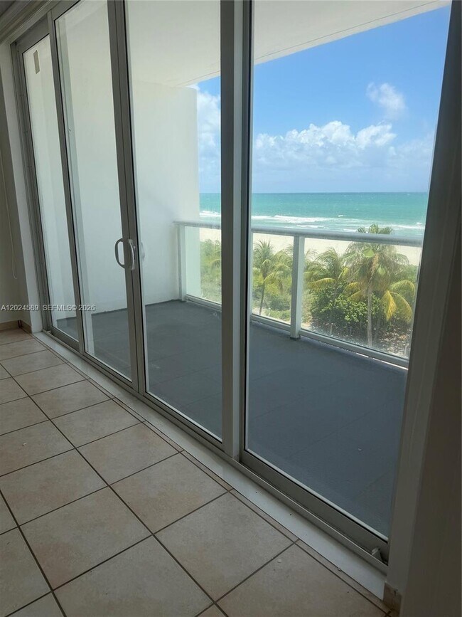Foto del edificio - 5601 Collins Ave