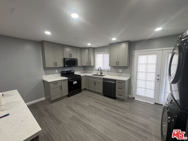 Foto del edificio - 19110 Annalee Ave